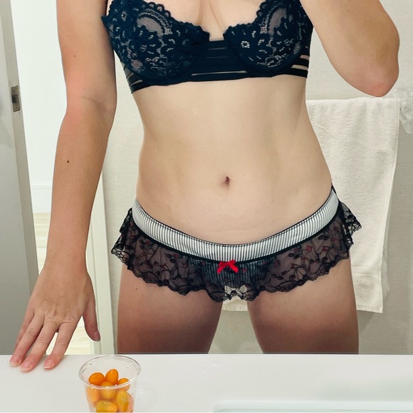 La Senza Nylon Woman’s Ruffled Thongs M - Picture 4 of 15